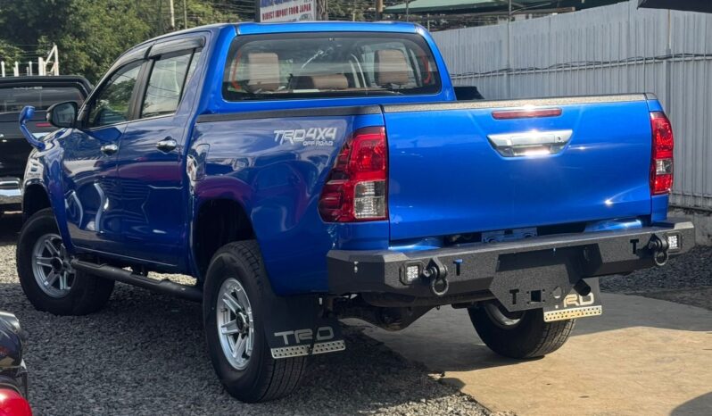 
								Toyota Hilux full									