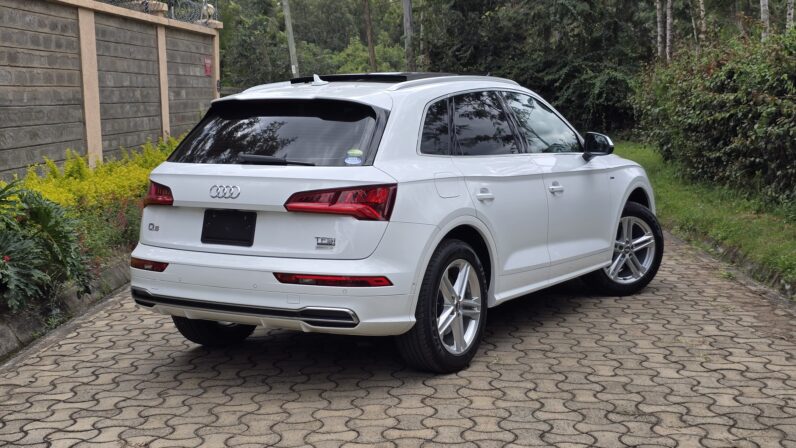 
								Audi Q5 full									