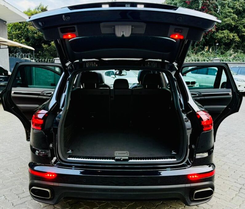 
								Porsche Cayenne full									