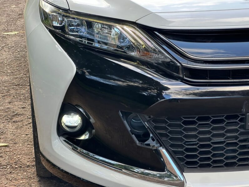 
								Toyota Harrier Gs full									