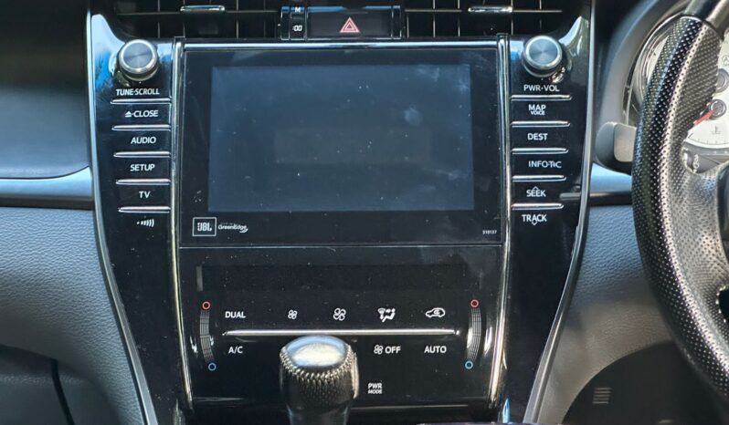 
								Toyota Harrier Gs full									