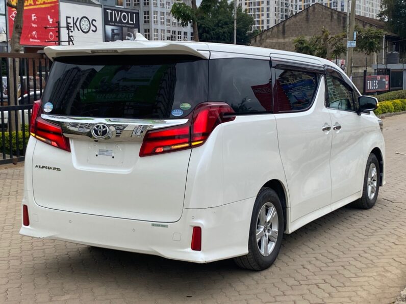 
								Toyota Alphard. full									