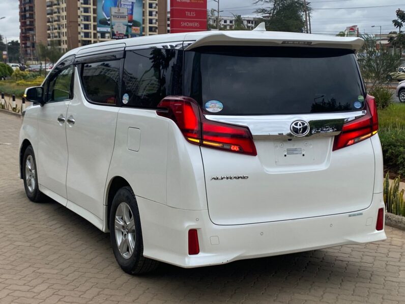 
								Toyota Alphard. full									