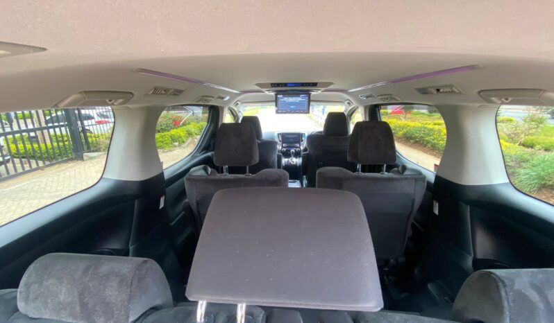 
								Toyota Alphard. full									