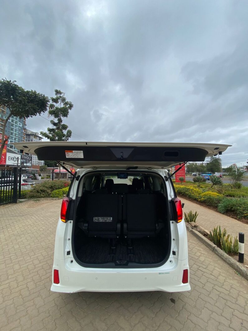 
								Toyota Alphard. full									