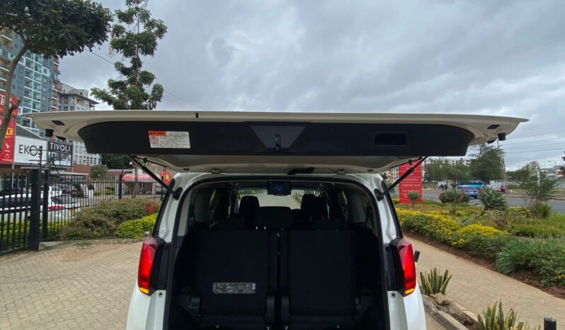 
								Toyota Alphard. full									