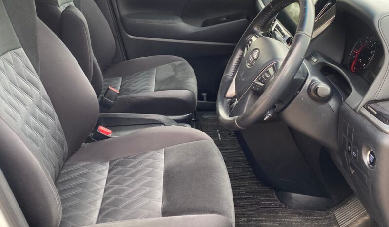 
								Toyota Alphard. full									