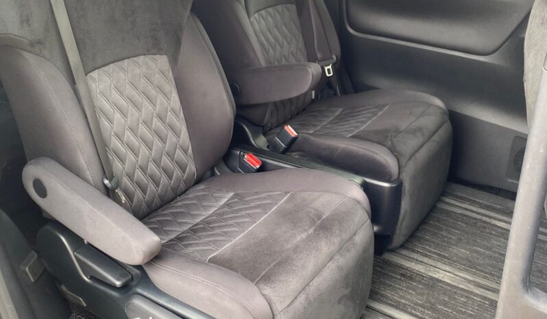 
								Toyota Alphard. full									