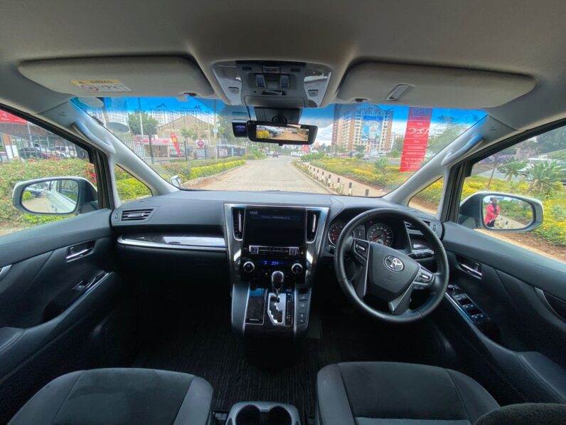 
								Toyota Alphard. full									