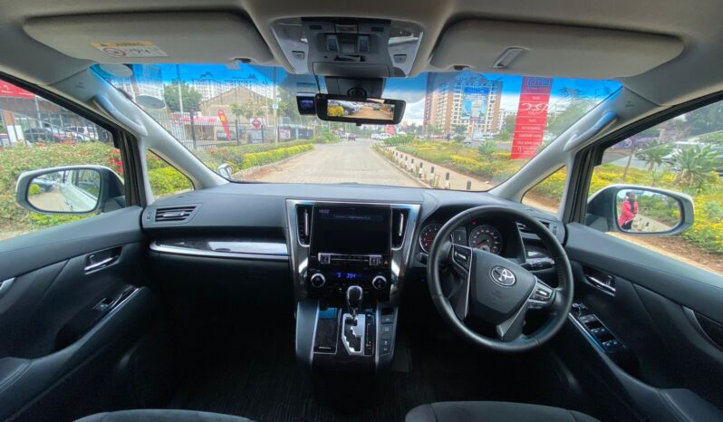 
								Toyota Alphard. full									