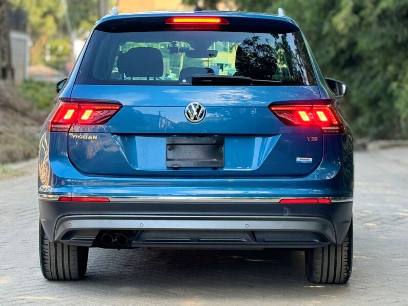 
								Volkswagen Tiguan full									