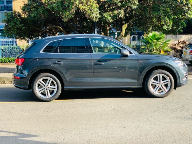 
								Audi Q5 full									