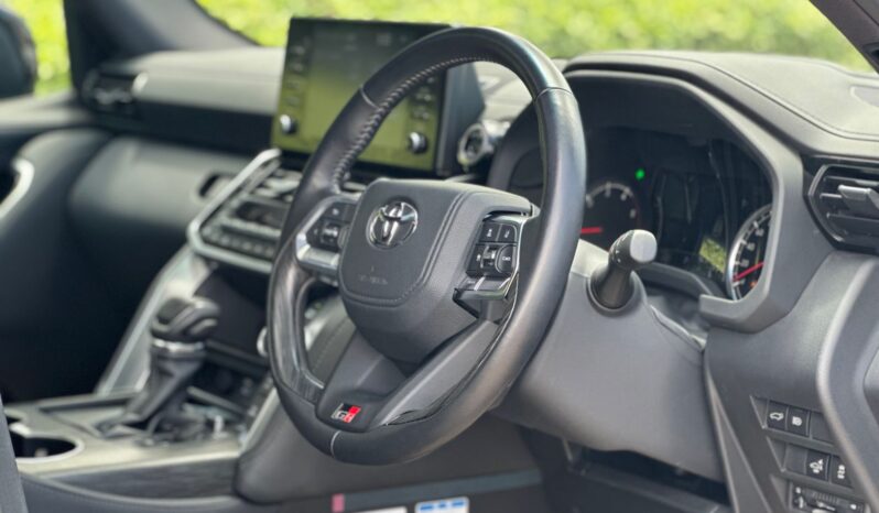 
								Toyota Land cruiser LC300 GR full									