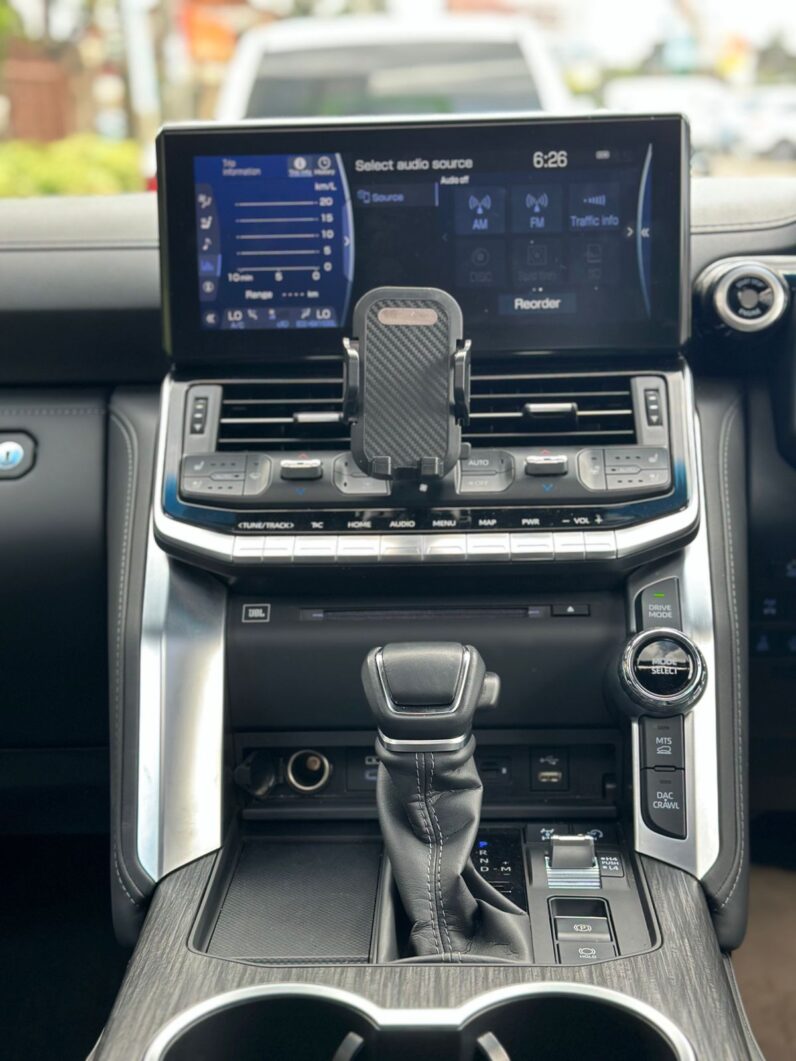 
								Toyota Land cruiser LC300 GR full									