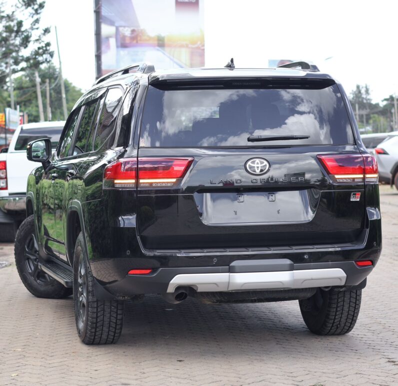 
								Toyota Land cruiser LC300 GR full									