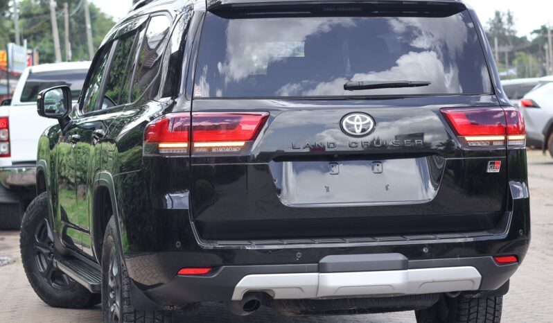 
								Toyota Land cruiser LC300 GR full									