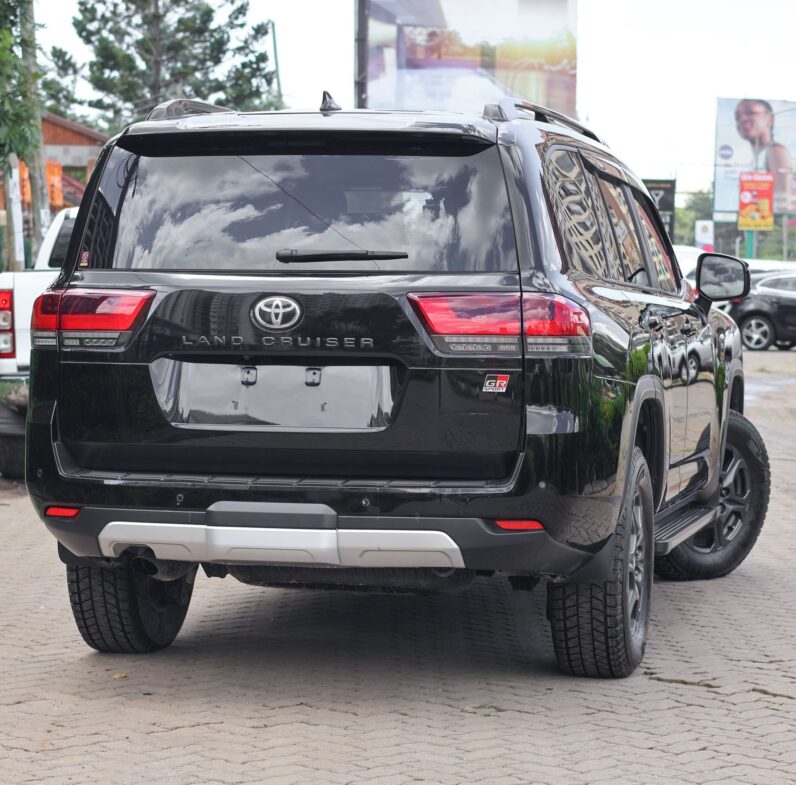 
								Toyota Land cruiser LC300 GR full									