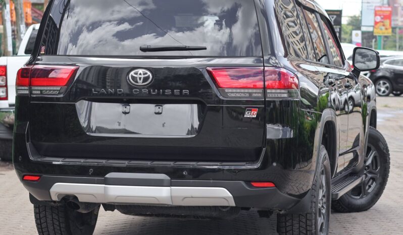 
								Toyota Land cruiser LC300 GR full									