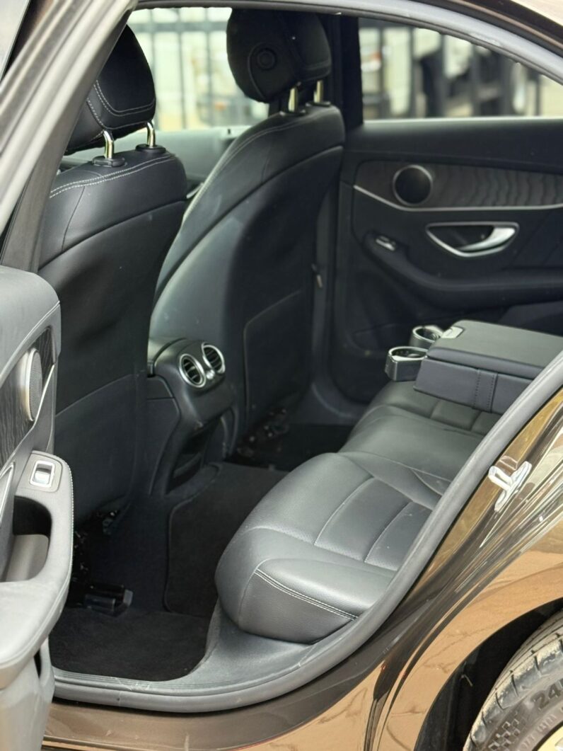 
								Mercedes Benz C200 full									