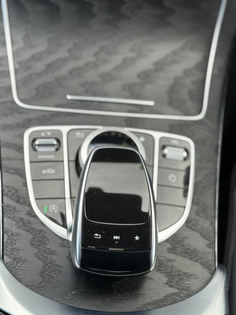 
								Mercedes Benz C200 full									