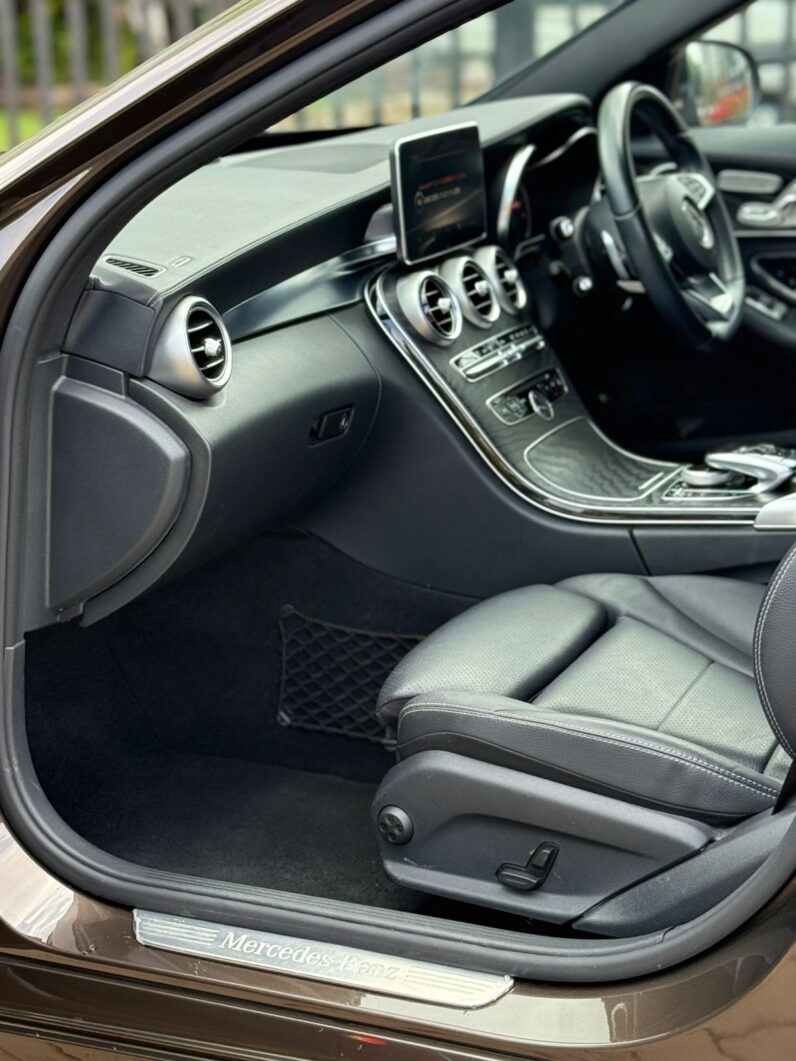 
								Mercedes Benz C200 full									