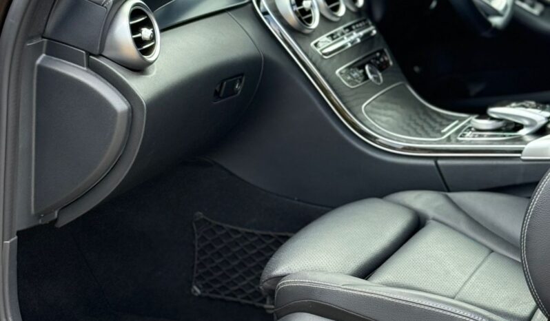 
								Mercedes Benz C200 full									