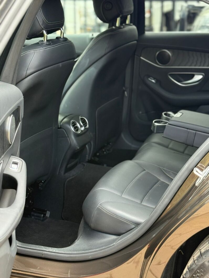 
								Mercedes Benz C200 full									