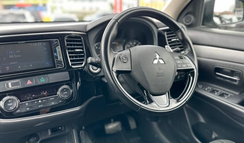 
								Mitsubishi Outlander full									