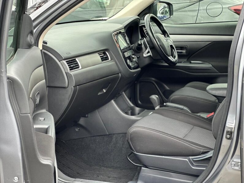 
								Mitsubishi Outlander full									