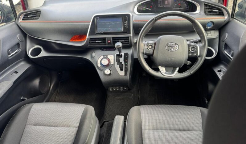 
								Toyota Sienta full									