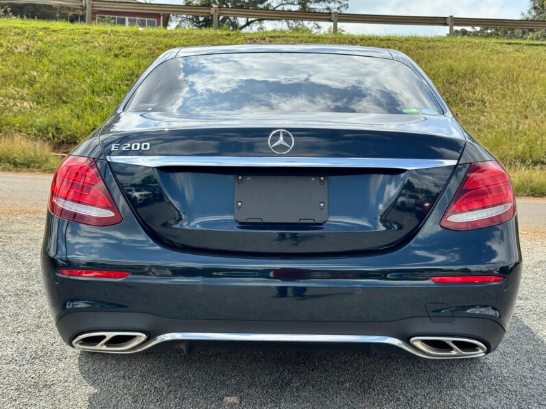 
								Mercedes Benz E200 full									