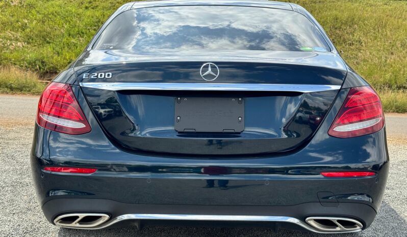 
								Mercedes Benz E200 full									