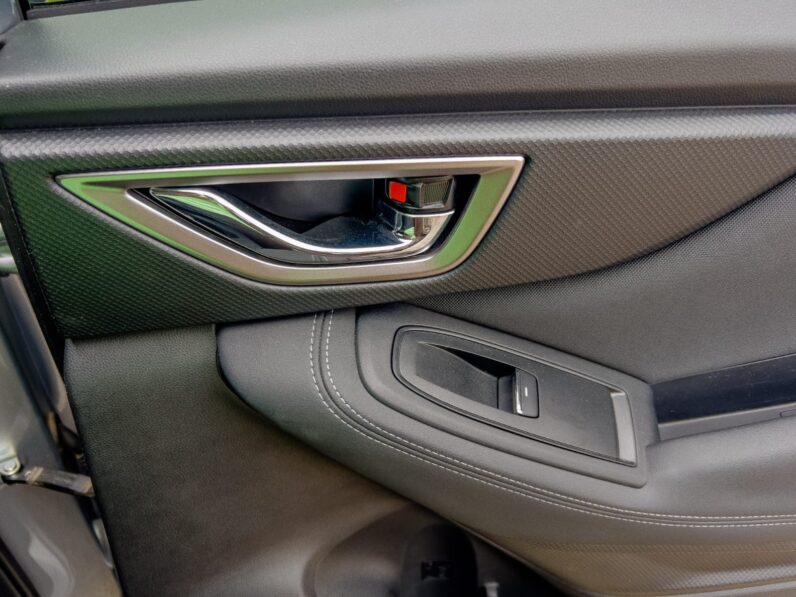 
								Subaru Forester full									