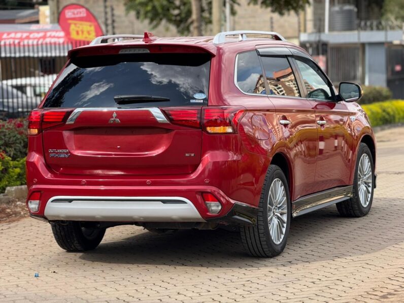 
								Mitsubishi Outlander PHEV full									