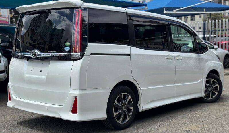 
								Toyota Noah full									