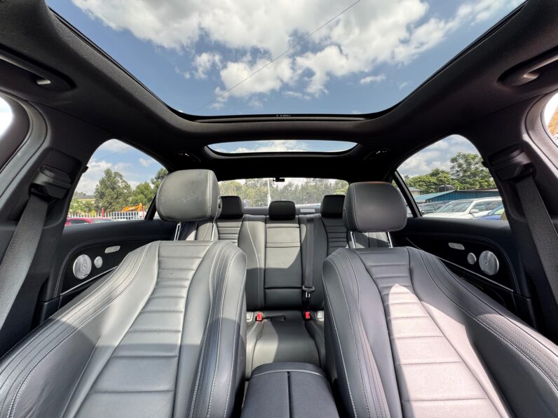 
								Mercedes Benz E200 full									