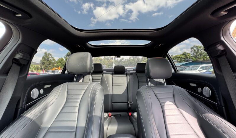 
								Mercedes Benz E200 full									