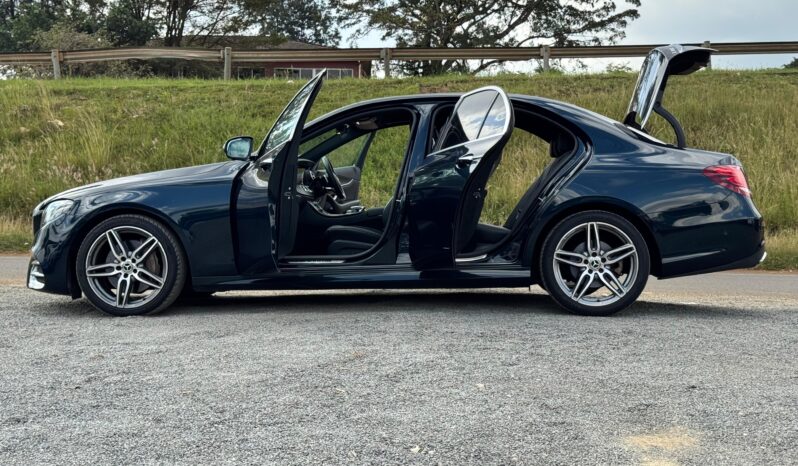 
								Mercedes Benz E200 full									