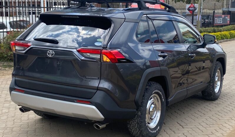 
								Toyota RAV4 full									