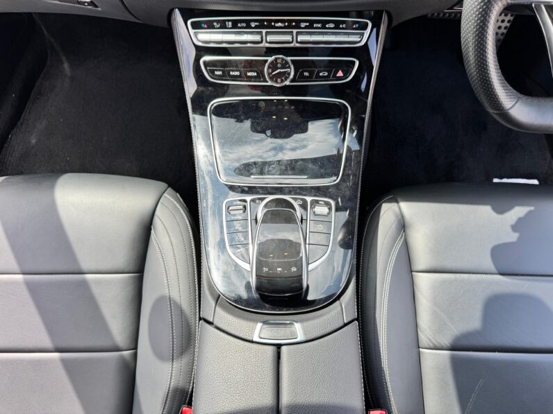 
								Mercedes Benz E200 full									