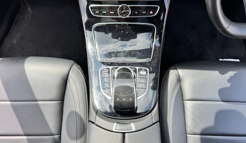 
								Mercedes Benz E200 full									