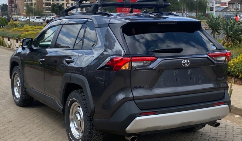 
								Toyota RAV4 full									