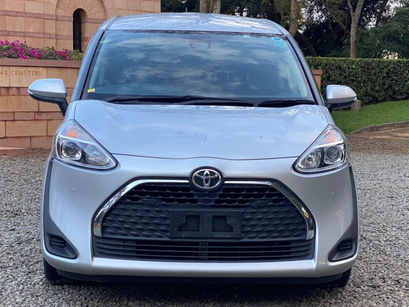
								Toyota Sienta full									