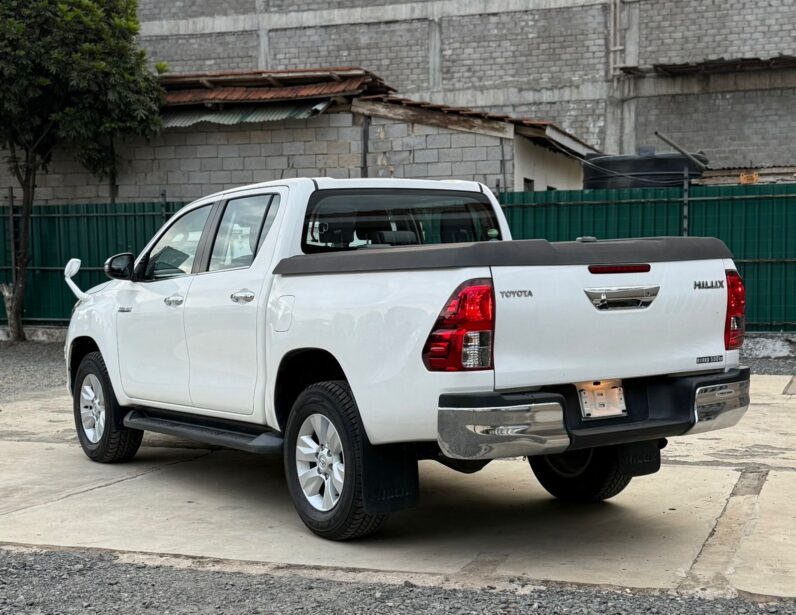 
								Toyota Hilux full									