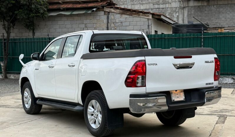 
								Toyota Hilux full									