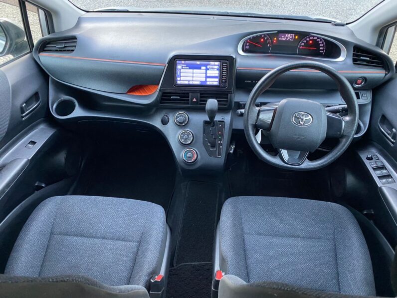 
								Toyota sienta full									