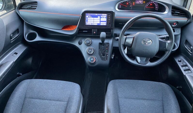 
								Toyota sienta full									