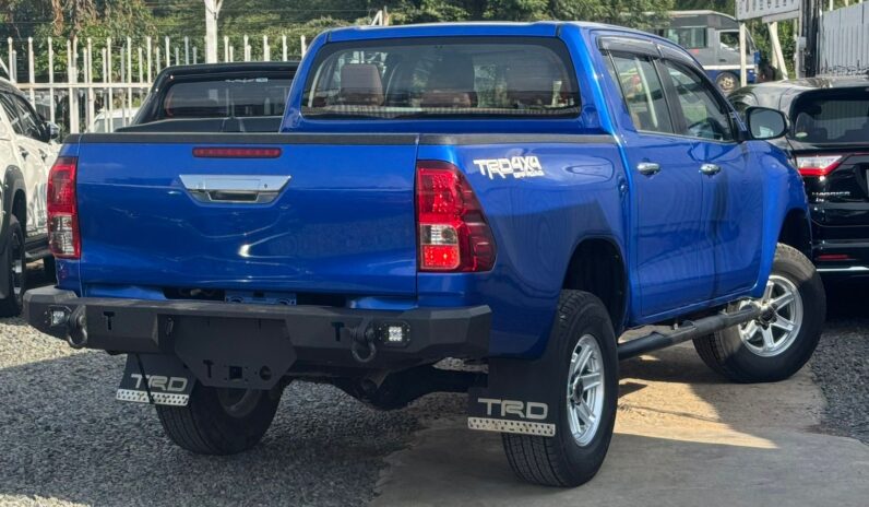 
								Toyota Hilux full									