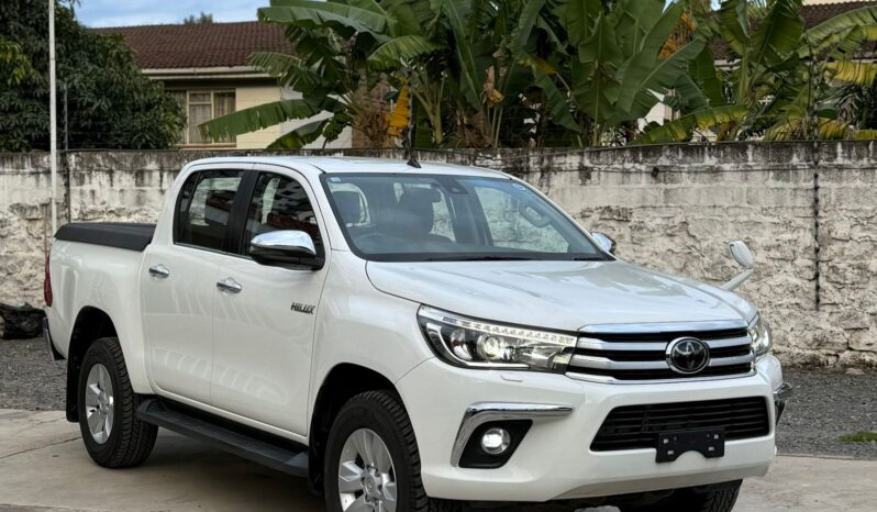 
								Toyota Hilux full									