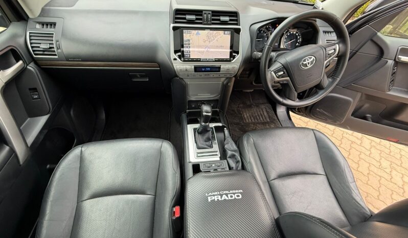 
								Toyota Land Cruiser Prado TX-L full									